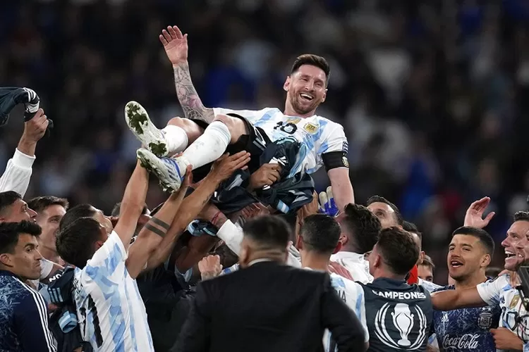 Lionel Messi merayakan kemenangan Argentina atas Italia (Akun Twitter @IExpressSports )