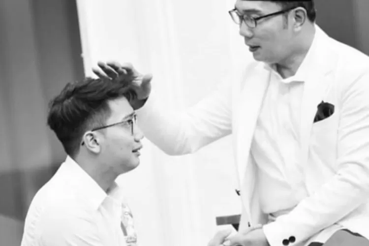  Ridwan Kamil beserta istri telah ikhlas menyatakan bahwa putra sulungnya, Emmeril Kahn Mumtadz atau yang akrab disapa Eril meninggal dunia karena tenggelam. (suaraemerdeka.com/dok)