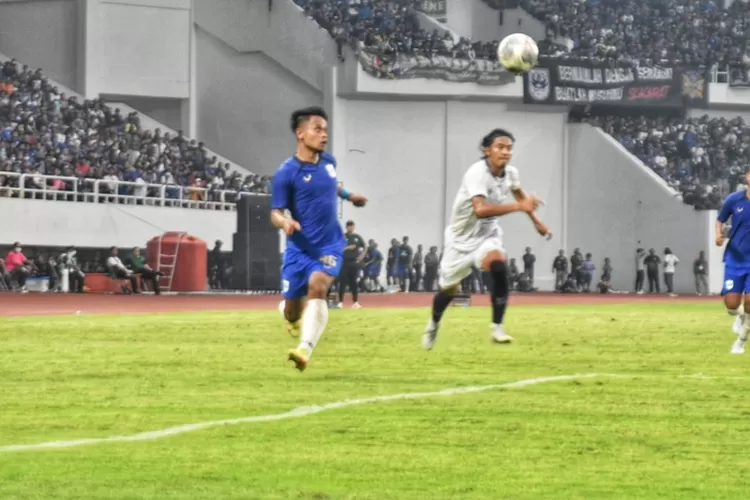 Fredyan Wahyu saat bertemu Arema FC. Usai kalah dari PSIS Semarang, Singo Edan dapat banyak pelajaran.  (Ayosemarang.com/ Audrian Firhannusa)