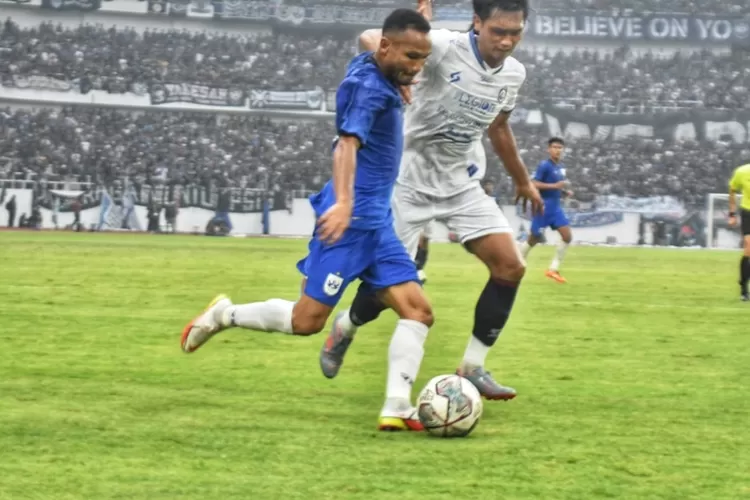 Oktafianus Fernando bermain baik melawan Arema FC. Setelah ini PSIS Semarang akan fokus Piala Pramusim.  (Ayosemarang.com/ Audrian Firhannusa)