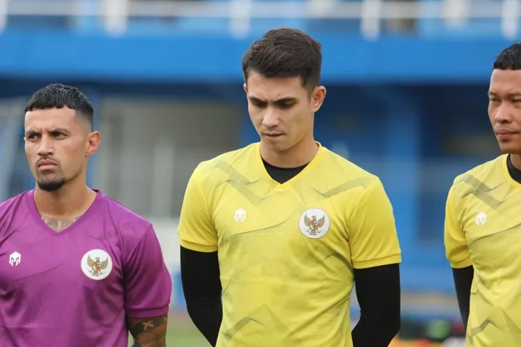 Stefano Lilipaly (kiri) dan Nadeo Argawinata (tengah)/Dok PSSI.