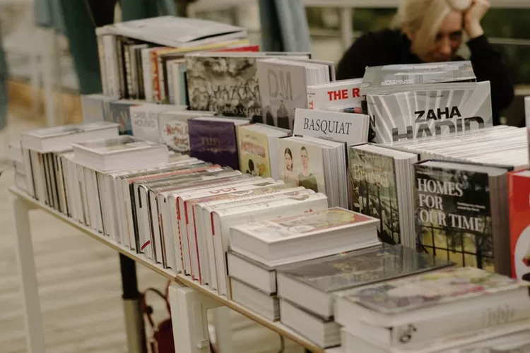 Ilustrasi pameran buku (Unsplash)