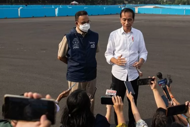 Presiden Jokowi didampingi Gubernur DKI Anies Baswedan di ajang Formula E.