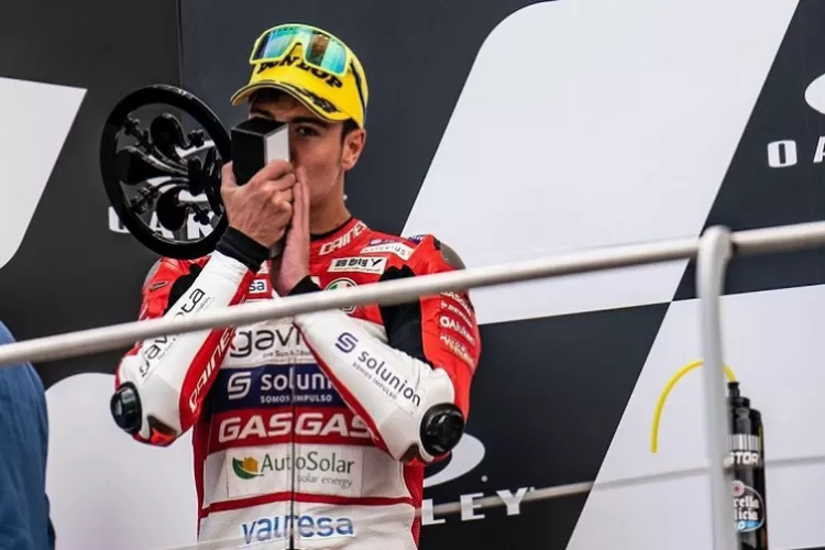 Hasil Lengkap Race Moto3 Catalunya 2022 Izan Guevara Pembalap Tuan Rumah Berhasil Juara di Circuit de Barcelona (Instagram @izanguevara28)