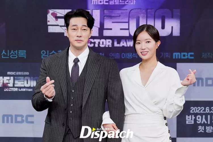So Ji Sub dan Im Soo Hyang dalam konferensi pers drama Doctor Lawyer (Akun Twitter @theseoulstory )