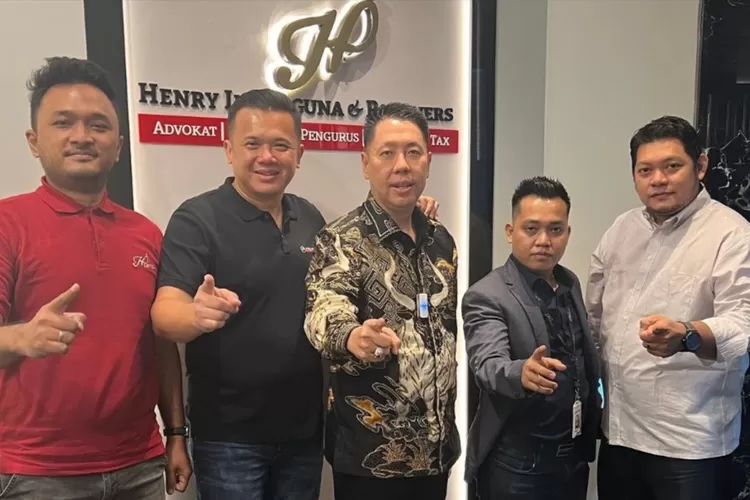 Pengacara kondang Henry Indraguna akan membuka kantor baru, Kantor Hukum Henry Indraguna &amp; Partners di Surabaya dan siap memberikan layanan Hukum terbaik kepada masyarakat Surabaya dan Jawa Timur (AG Sofyan)