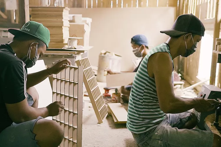 Didukung oleh sejumlah mitra strategis, Tokopedia menyediakan tiga jenis layanan pengiriman pesanan, yang bisa dipilih pegiat usaha sesuai dengan kebutuhan bisnisnya. (dok.Tokopedia)