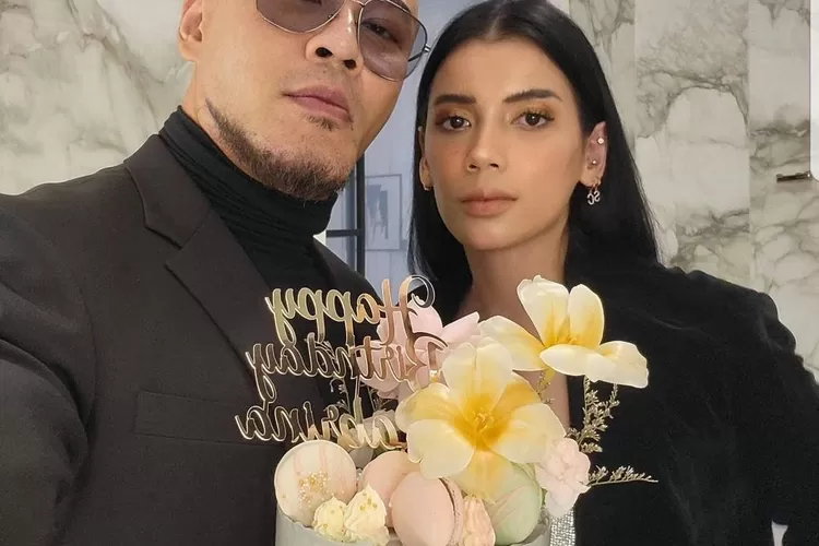 Deddy Corbuzier dan Sabrina Chairunnisa Akhirnya Resmi Menikah setelah berpacaran selama 9 tahun. (Instagram @mastercorbuzier)