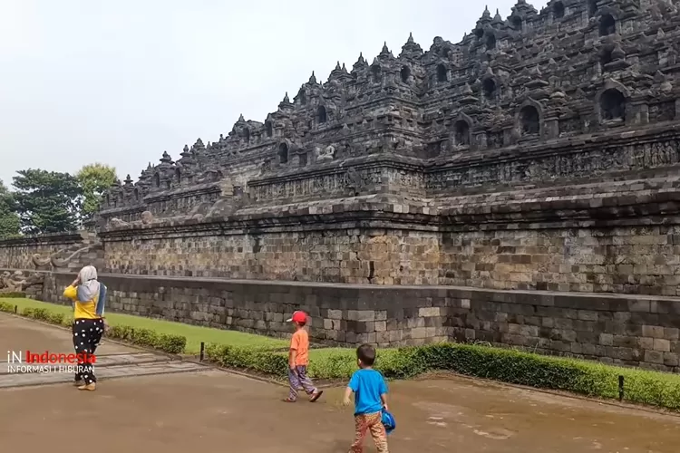 Candi Borobudur di Magelang, harga tiket dikabarkan naik Rp750 ribu. Foto: Situr Wijaya/iNIndonesia (Channel Youtube)