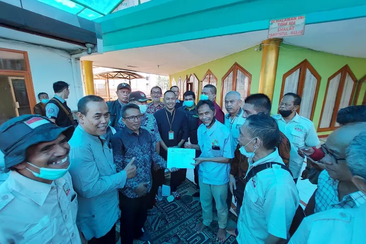 Anggota Komisi B DPRD Kota Bandung Agus Salim menghadiri silaturahmi Keluarga Besar Asosiasi Pedagang Pasar Tradisional (APPERTRA), di halaman Masjid At Taubah, Pasar Kosambi, Bandung, Kamis (2/6/2022). Tofan/Humpro DPRD Kota Bandung