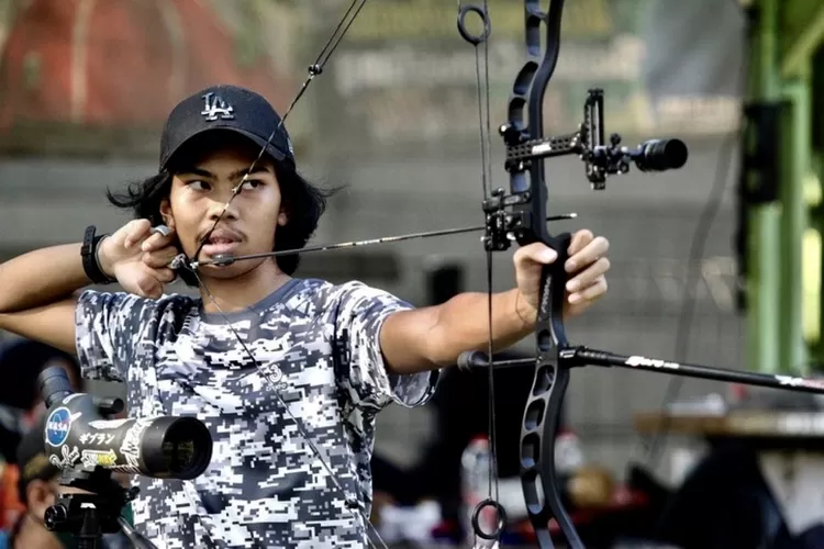 Pemanah Tangerang Selatan Muhammad Gibran Kartiko ketika mengikuti sesi eksebisi jelang Sea Games beberapa waktu lalu - Foto: Henry Lukmanul Hakim