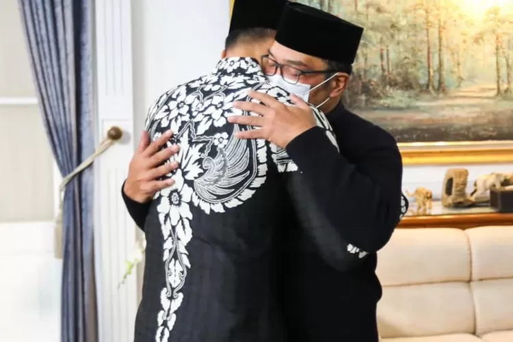 Ketua Umum Partai Demokrat, Agus Harimurti Yudhoyono (AHY) Peluk Erat Gubernur Jabar Ridwan Kamil Ucapkan Belasungkawa  (Yuwana Kurniawan)