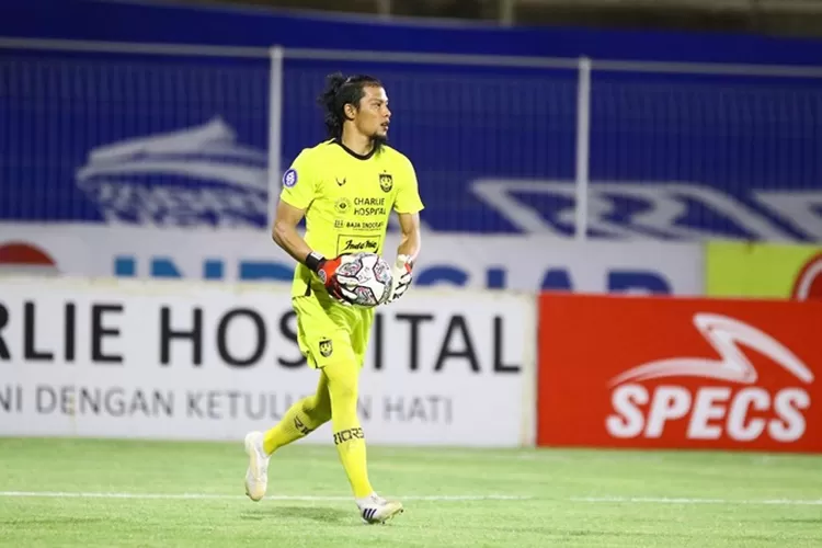 Kiper andalan PSIS Semarang Jandia Eka Putra mengakhiri kerjasama.  (PSIS)