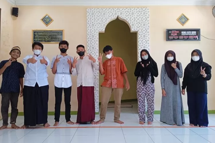 Remaja Mushola Baitul Ikhwan (Serambi) (dok. Klikanggaran)