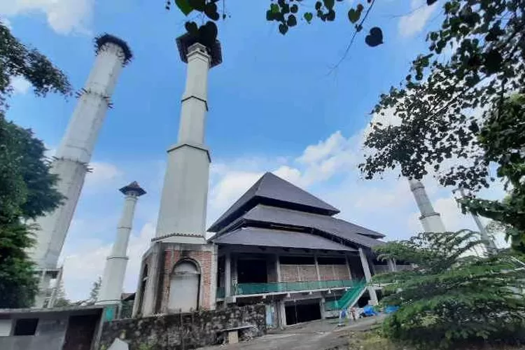 Masjid Sriwedari Solo mangkrak selama setahun terakhir (Endang Kusumastuti)
