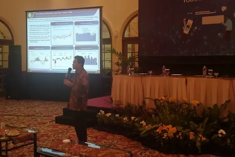Ekonom Ahli Kantor Perwakilan Bank Indonesia (BI)  Provinsi Jatim, Yayat Cadarajat saat paparan