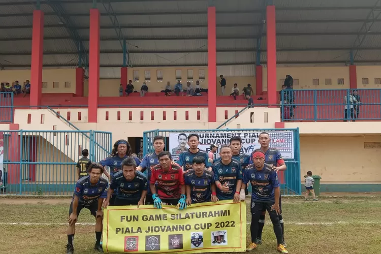 Gelaran Sepakbola antar warga yang diselenggarakan oleh kader PDI Perjuangan dalam rangka Juni Bulan Bung Karno, di Stadion Mini Tambun Selatan pada Minggu (12/6/2022). (FOTO: Dharma/Suarakarya.id)