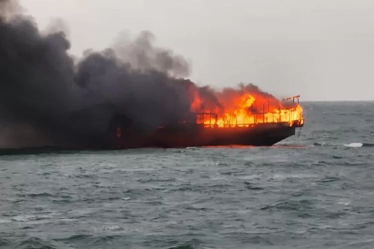 Ilustrasi Kapal terbakar (TNI AL)