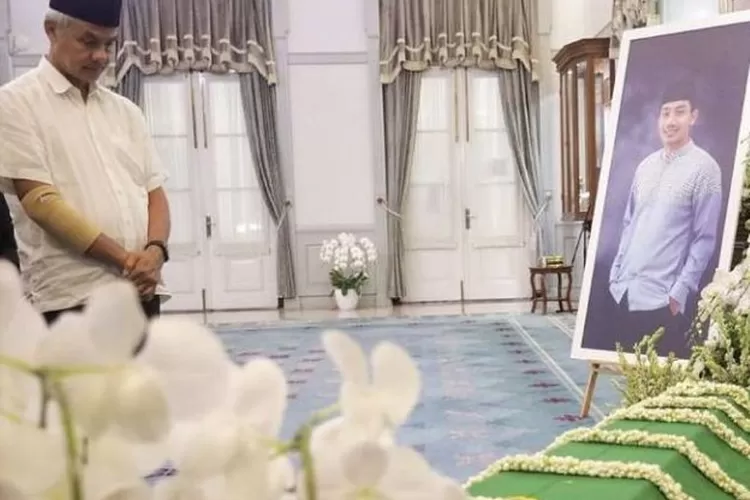 Gubernur Jawa Tengah Ganjar Pranowo terlihat langsung datang ke gedung Pakuan untuk mendoakan almarhum Eril putra Ridwan Kamil (Gorajuara/dok:instagram/@ganjar_pranowo)