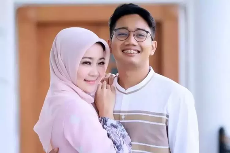 Atalia Praratya isteri Ridwan Kamil bersama Eril sang putra. (Gorajuara/ dok: Instagram/ @ataliapr)