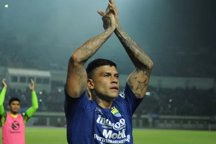 Ciro Alves terlihat berkaca-kaca meratapi pertandingan debutnya yang berakhir imbang/Dok Persib.