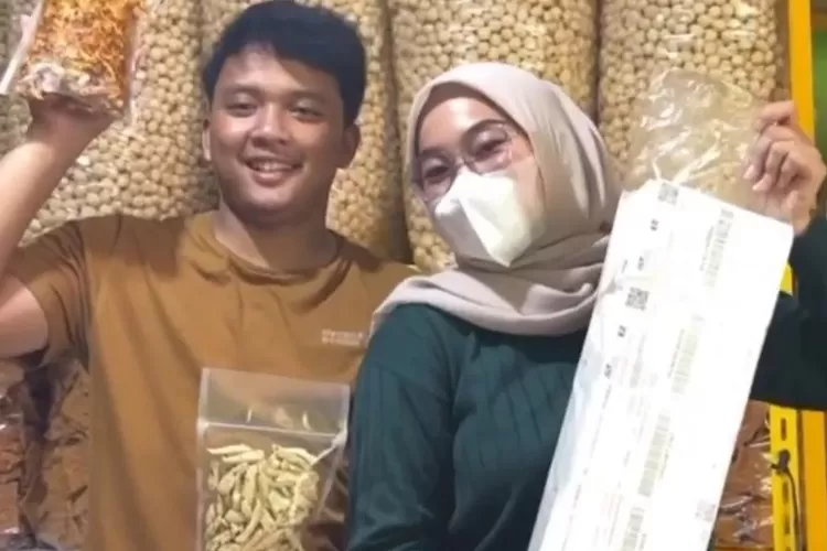 Anak muda asal Kota Bandung, Nadine Fathia, raih omset 100 juta per hari dari jualan basreng (Dok. Pribadi Nadine Fathia)