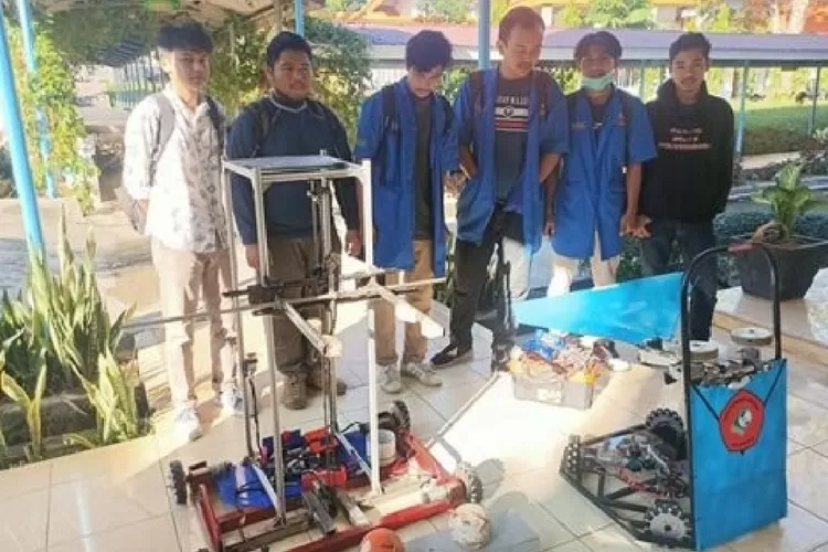Tim Robot Politeknik Negeri Padang.