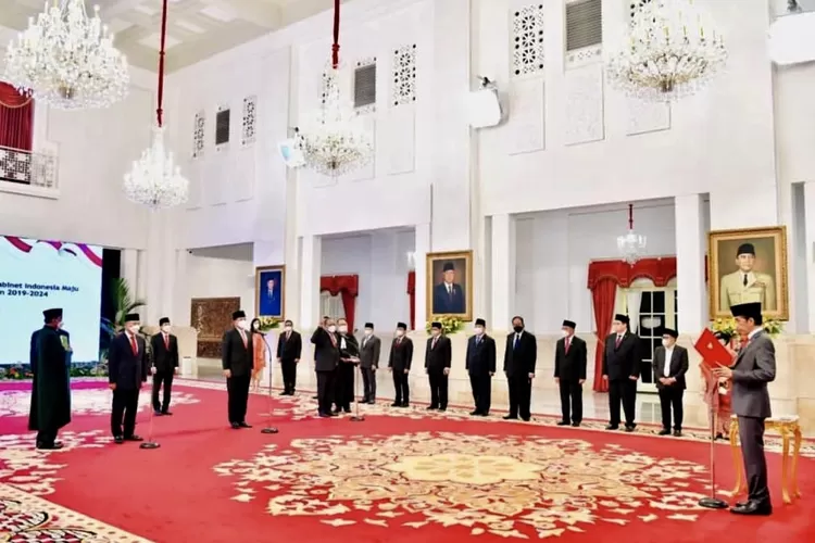 Presiden RI Joko Widodo melantik dua menteri dan tiga wakil menteri pada Kabinet Indonesia Maju sisa masa jabatan 2019-2024 - Foto: Biro humas Presiden