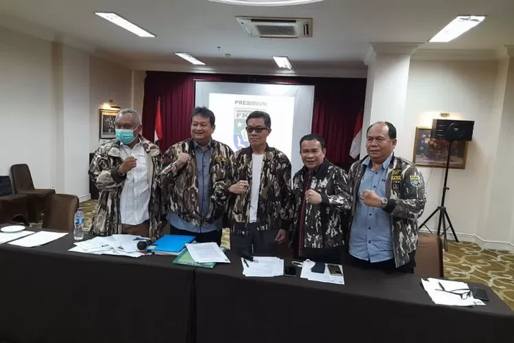Jajaran pimpinan Presidium GM FKPPI menyampaikan penjelasan kepada wartawan terkait dugaan pelanggaran Munas X  oleh PP FKPPI di Jakarta, Rabu (15/6/2022). 