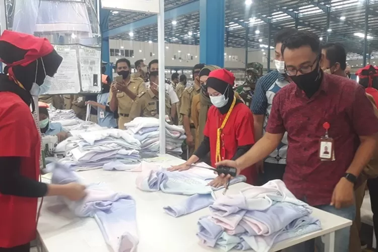 Pabrik garmen di Batang sebuah pabrik yang memproduksi berbagai macam dan jenis pakaian sudah mulai normal dan produksi 100 persen.  (Muslihun/Kontrubutor Batang)