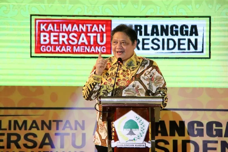 Ketua Umum Partai Golkar Airlangga Hartarto memimpin langsung deklarasi Koalisi Indonesia Bersatu (KIB) Pulau Kalimantan, Jumat (17/6/2022) malam (Ist)