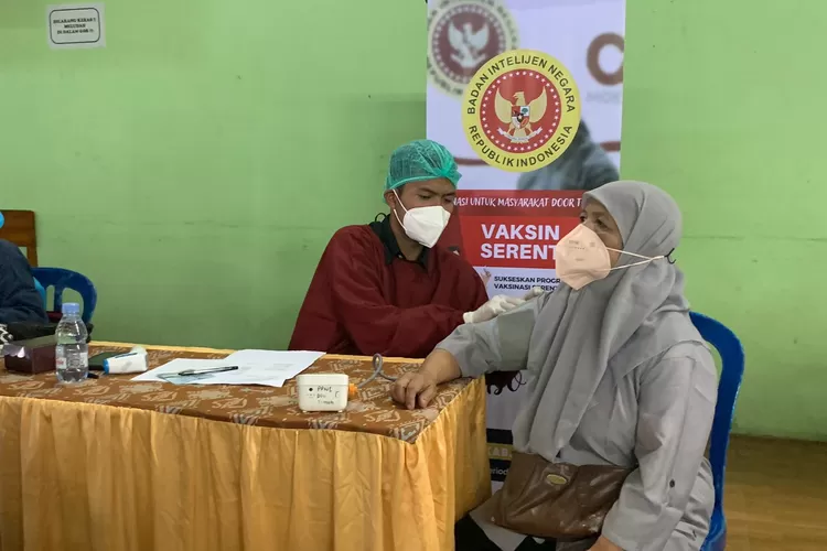 Pelaksanaan vaksinasi booster di Lumbungrejo Tempel Sleman DIY. (Rahajeng Pramesi)