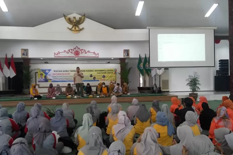 Workshop Implementasi dan Strategi Pelaksanaan Kurikulum Merdeka di Pendopo Tumenggung Bahurekso Kendal.  (Edi Prayitno/kontributor Kendal)