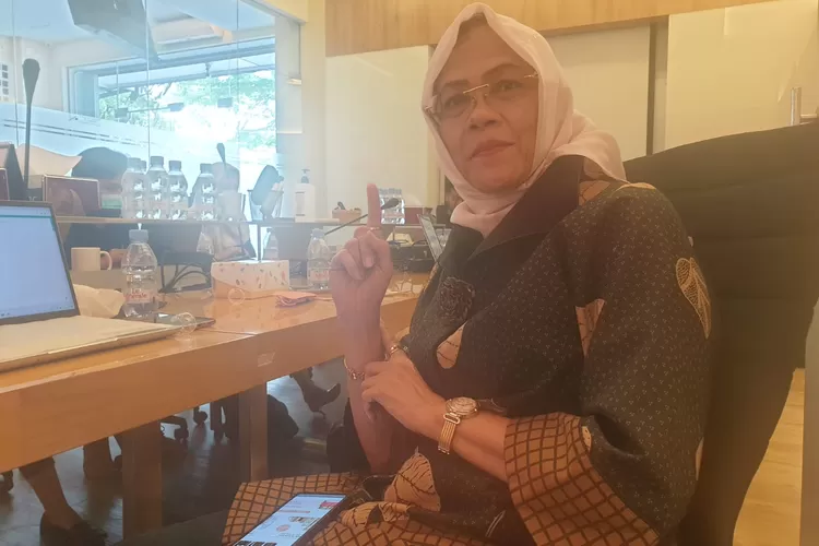 Eha Julaeha, M.Pd. Kepala SMAN 16 Kota Bandung (GoraJuara.com/dok AKSI)