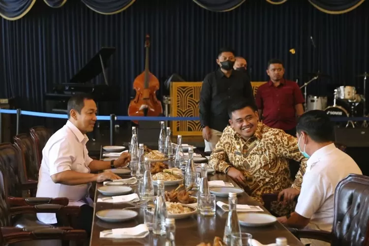 Wali Kota Semarang Hendrar Prihadi dan Wali Kota Medan Bobby Nasution saat bertemu Rabu 22 Juni 2022.  (Humas Pemkot Semarang)
