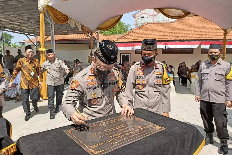 Kapolres Kendal AKBP Yuniar Ariefianto meresmikan  Mushola As Salam Wira Satya Brata Polsek Patebon Jumat 24 Juni 2022. (edi prayitno/kontributor Kendal)