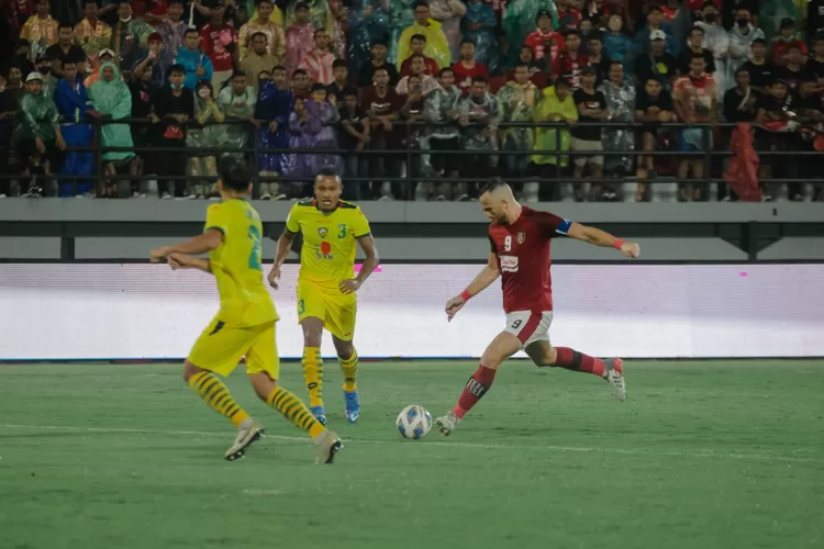 Ilija Spasojevic (kanan) saat laga Bali United vs Kedah Darul Aman FC/Dok Bali United.