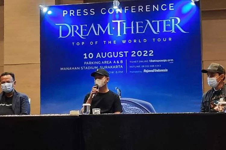 Gibran Rakabuming Raka bersama promotor Rajawali Indonesia saat menggelar konferensi pers konser Dream Theater (Endang Kusumastuti)
