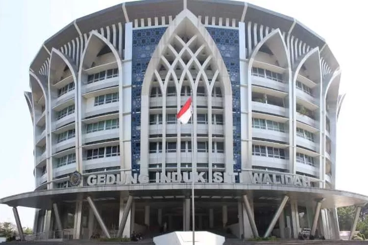 Gedung induk Universitas Muhammadiyah Surakarta (Endang Kusumastuti)