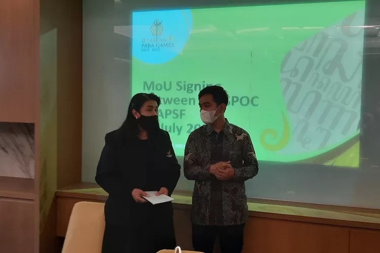 Ketua INASPOC Gibran Rakabuming Raka bersama Sekjen APSF Wandee Tosuwan seusai penandatanganan MoU (Endang Kusumastuti)
