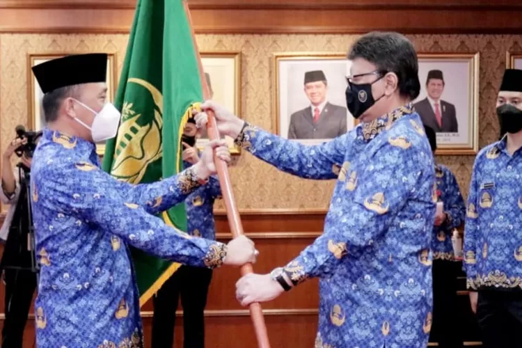 Dirjen Dukcapil Kemendagri Zudan Arif Fakrulloh saat serah terima jabatan dari Tjahjo Kumolo
