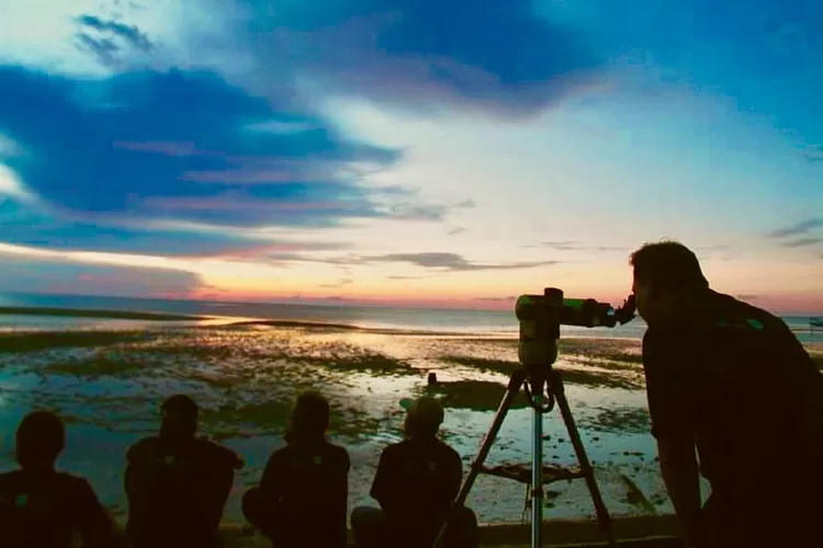 [Ilustrasi] Peneropongan Hilal - Foto: Henry Lukmanul Hakim