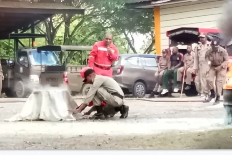 Metode Pemadaman Api Dipraktikan Di Satpol PP Kabupaten Sorong (Istimewa)