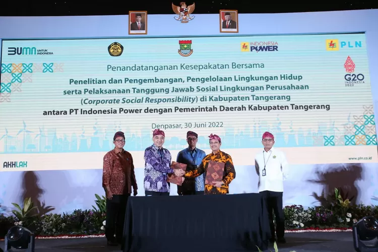 Anak Usaha PLN, Indonesia Power (IP)&nbsp;kerjasama  dengan Pemkab Tangerang dalam pemanfaatan sisa pembakaran batu bara di PLTU milik IP  di Tangerang melalui MoU di Denpasar, Kamis (30/6/2022). (Foto: Humas PLN) 