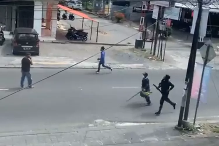 Kerusuhan Jogja Hari Ini Pecah di Babarsari, Outlet Rusak, 6 Motor Dibakar (Twitter)