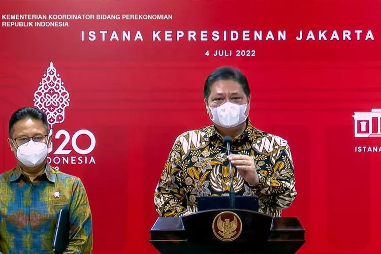Ketua KPCPEN Airlangga Hartarto mengakui pemerintah memperpanjang pemberlakuan pembatasan kegiatan masyarakat (PPKM) di luar Jawa-Bali (Kemenko Perekonomian )