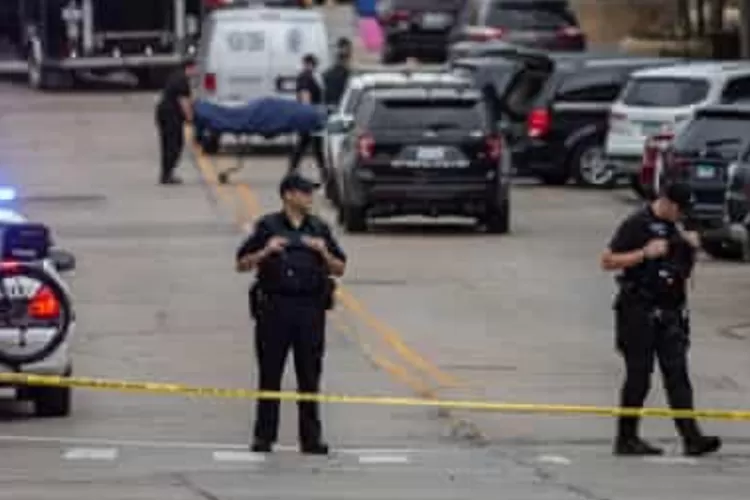 Kepolisian Chicago mengamankan lokasi penembakan massal (Ist)