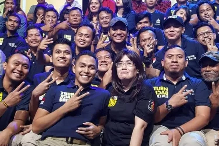 Judith Lubis bersama anggota Korps Bhayangkara