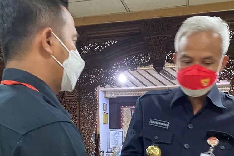 Perwakilan orang tua calon siswa yang namanya hilang di menit akhir penutupan PPDB SMAN 1 Batang mengadu ke Gubernur Ganjar Pranowo. (dok)