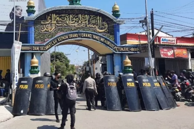 Situasi depan Pondok Pesantren Shiddiqiyyah Ploso, Jombang, Jawa Timur pada Kamis (7/7/2022).  (ANTARA/HO-WI)